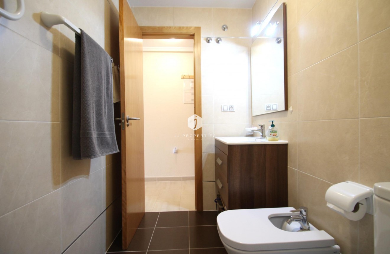 Z drugiej ręki - Mieszkanie w bloku -
Torrevieja - El molino