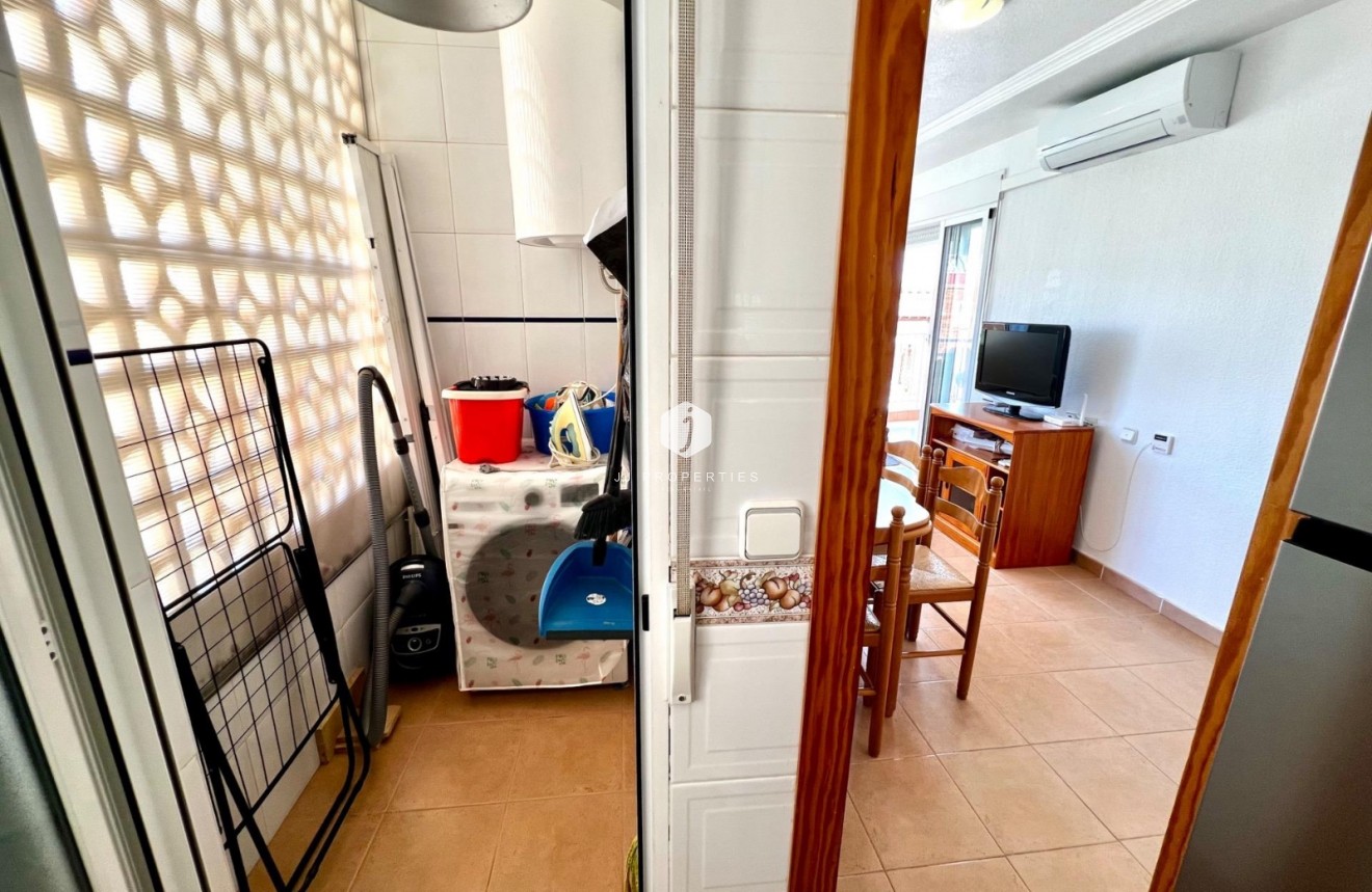 Wynajem długoterminowy - Mieszkanie w bloku -
Torrevieja - Cabo cervera