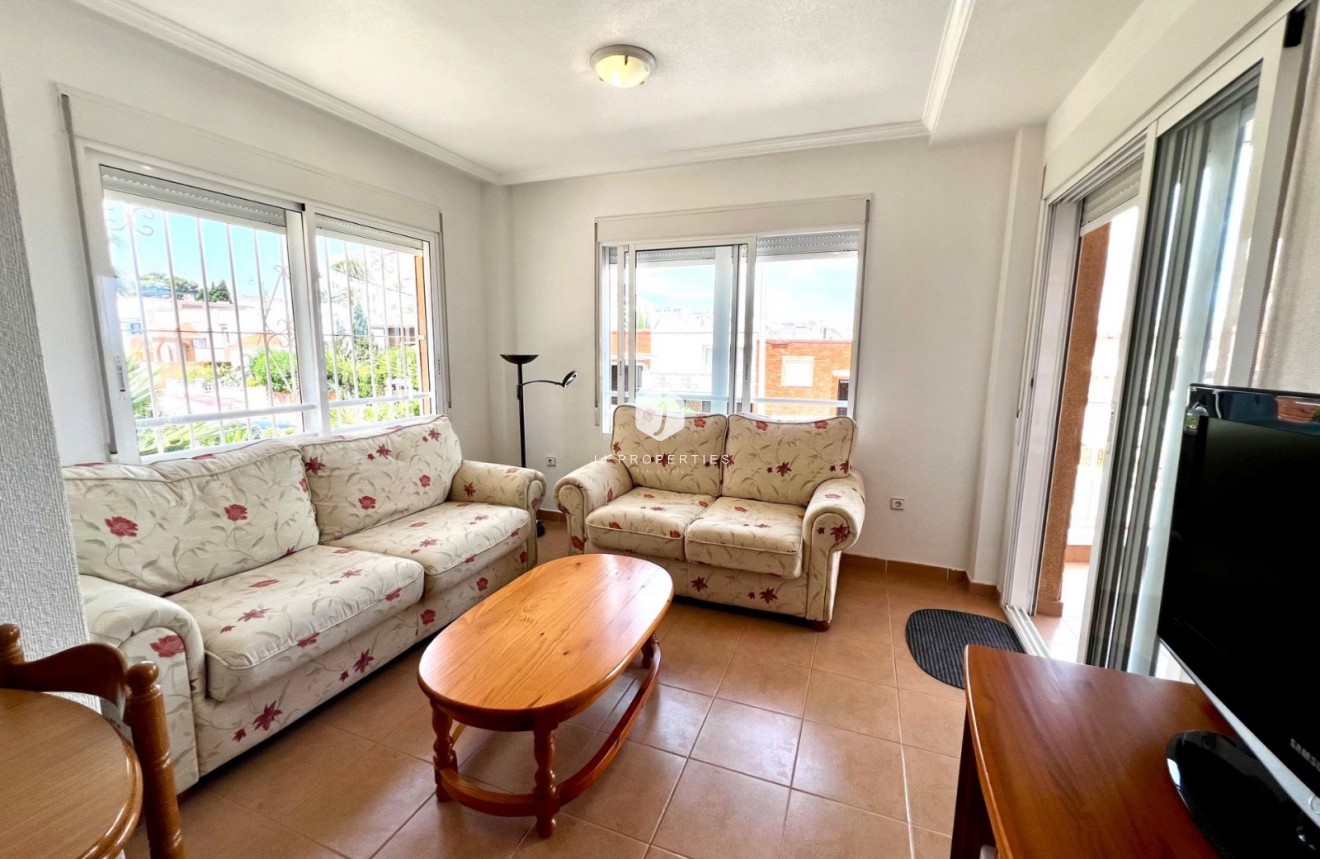 Wynajem długoterminowy - Mieszkanie w bloku -
Torrevieja - Cabo cervera