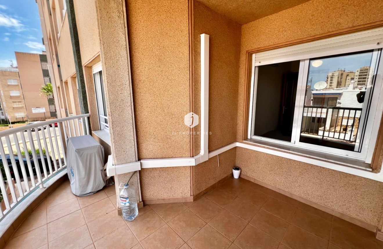 Wynajem długoterminowy - Mieszkanie w bloku -
Torrevieja - Cabo cervera