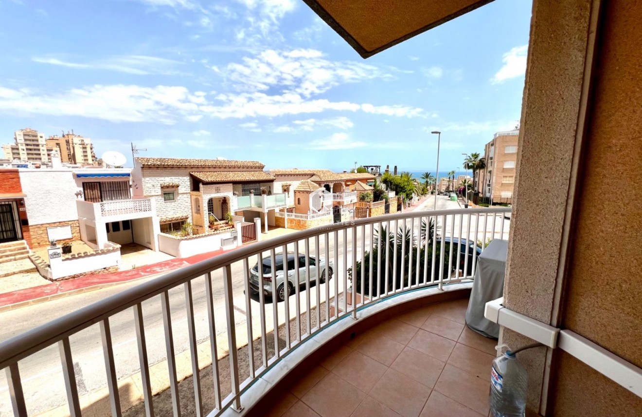Wynajem długoterminowy - Mieszkanie w bloku -
Torrevieja - Cabo cervera