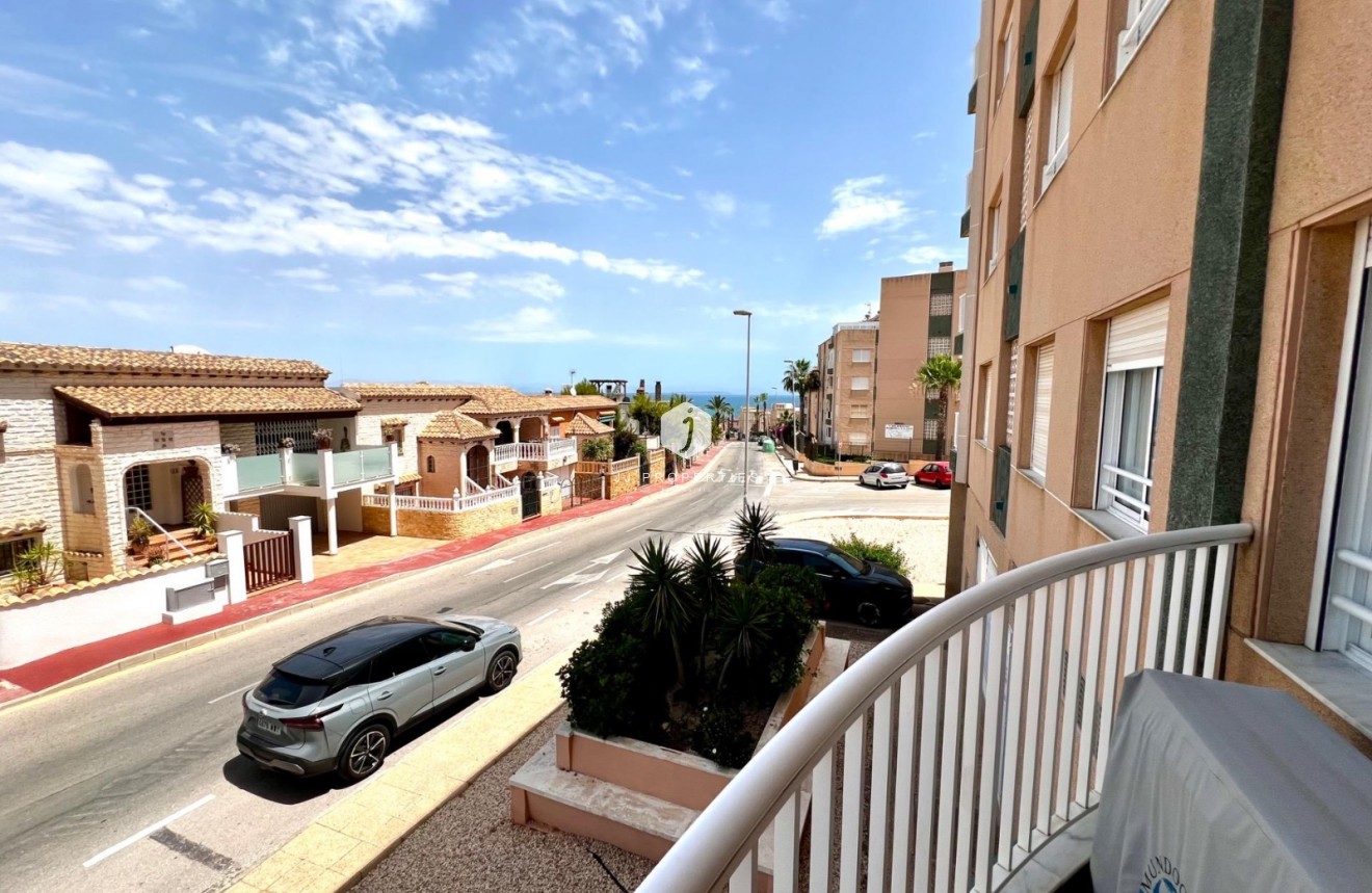 Wynajem długoterminowy - Mieszkanie w bloku -
Torrevieja - Cabo cervera