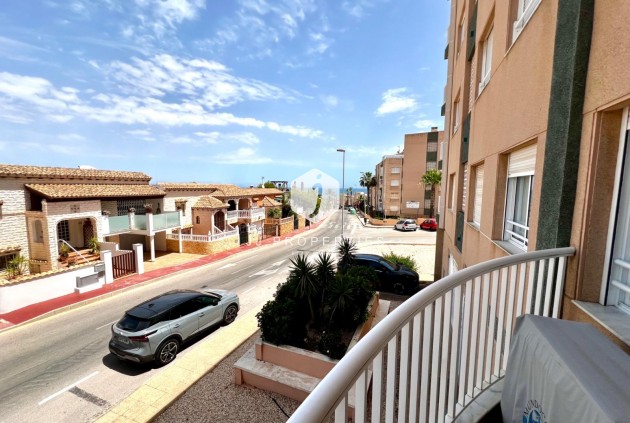 Wynajem długoterminowy - Mieszkanie w bloku -
Torrevieja - Cabo cervera