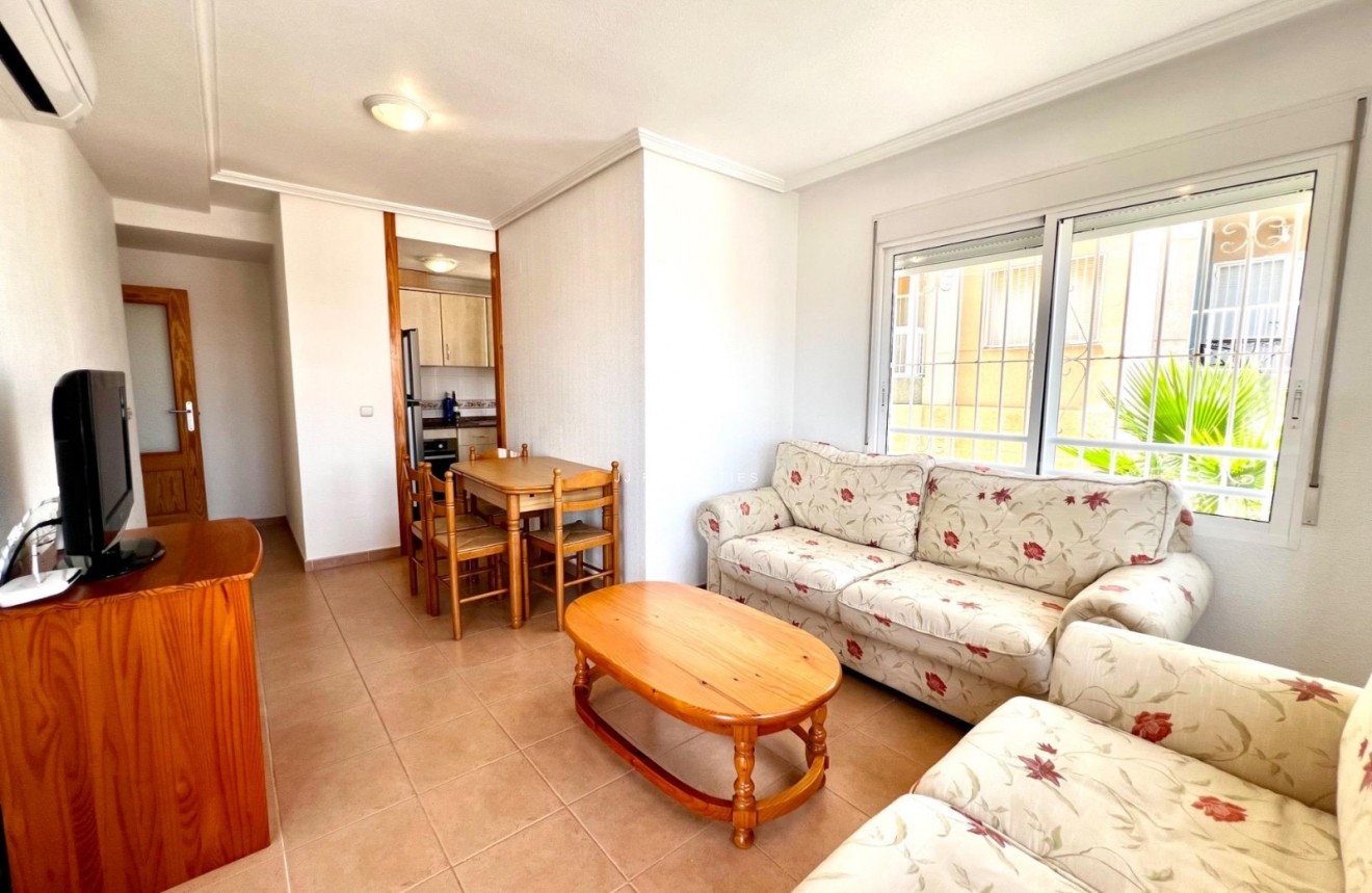 Wynajem długoterminowy - Mieszkanie w bloku -
Torrevieja - Cabo cervera