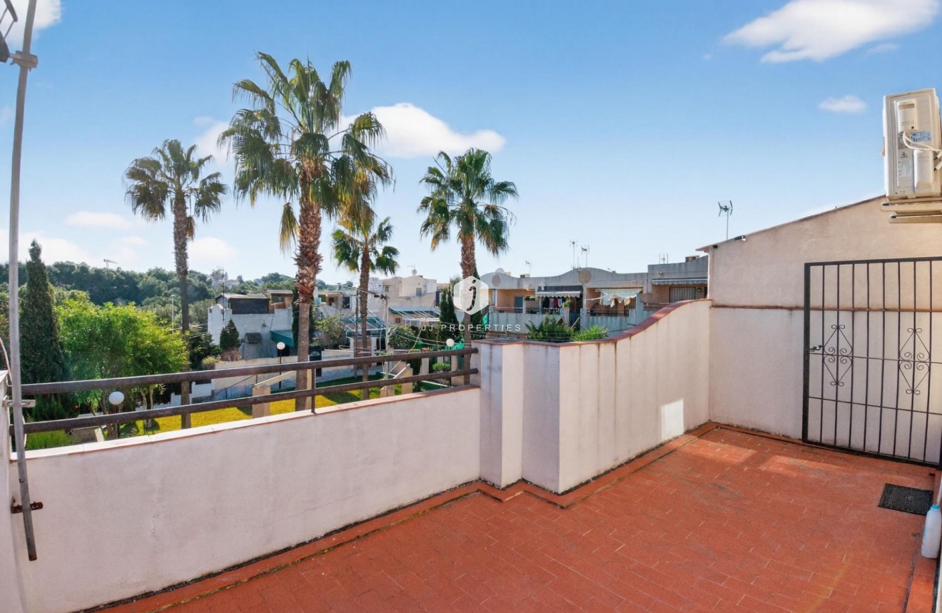 Wynajem długoterminowy - Dupleks -
Torrevieja - Lago jardin