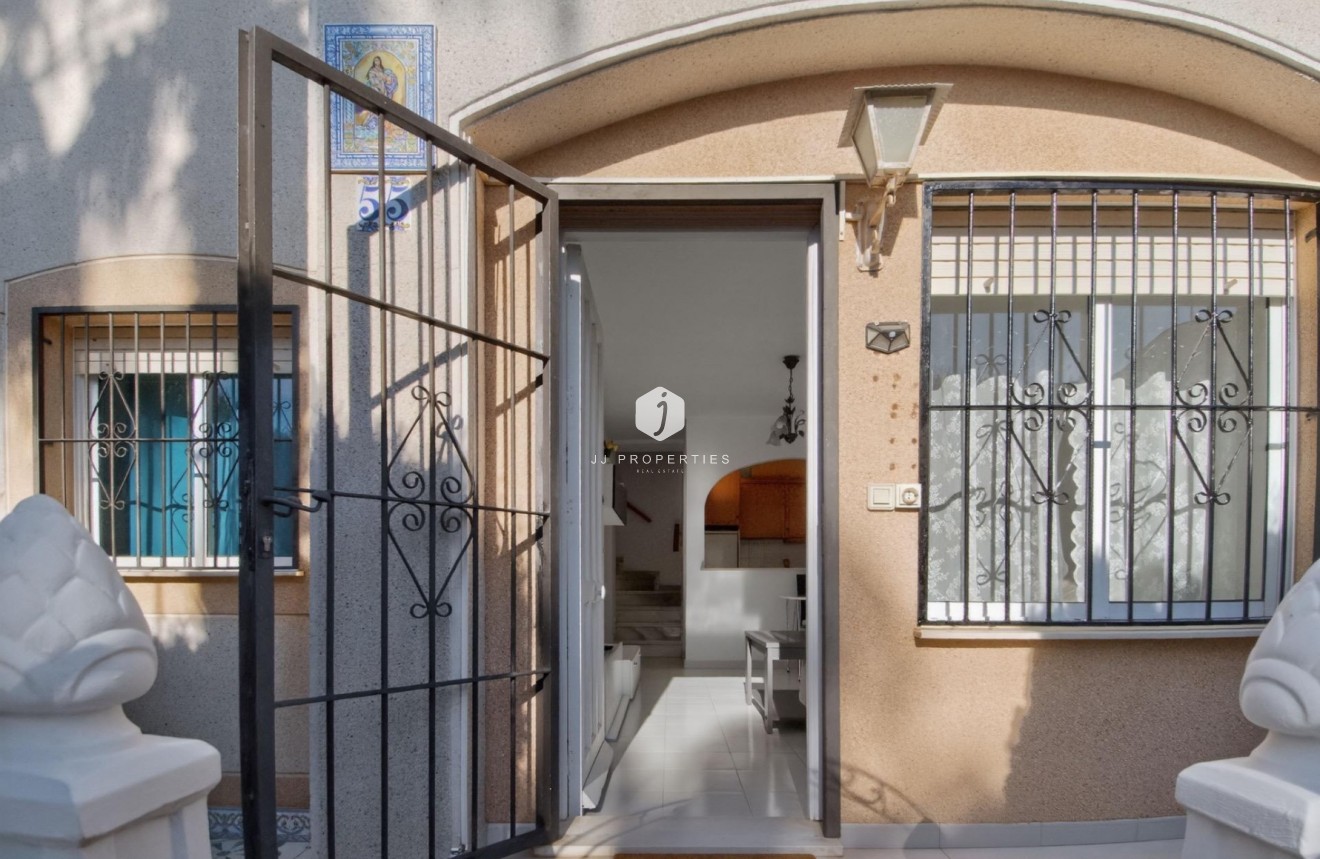 Wynajem długoterminowy - Dupleks -
Torrevieja - Lago jardin