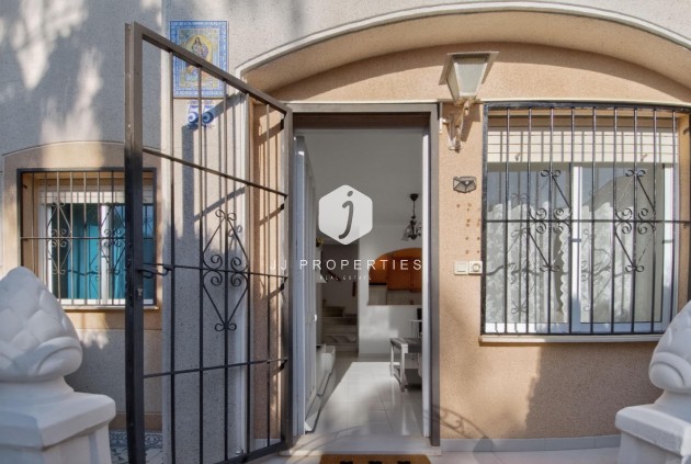 Wynajem długoterminowy - Dupleks -
Torrevieja - Lago jardin