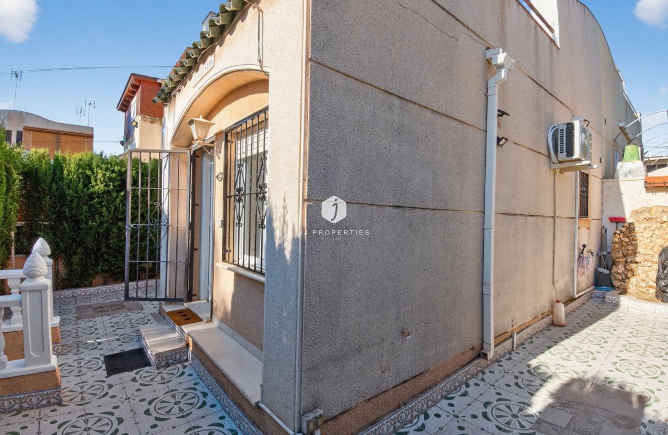 Wynajem długoterminowy - Dupleks -
Torrevieja - Lago jardin