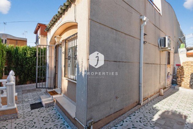 Wynajem długoterminowy - Dupleks -
Torrevieja - Lago jardin