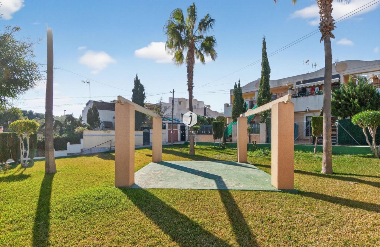 Wynajem długoterminowy - Dupleks -
Torrevieja - Lago jardin