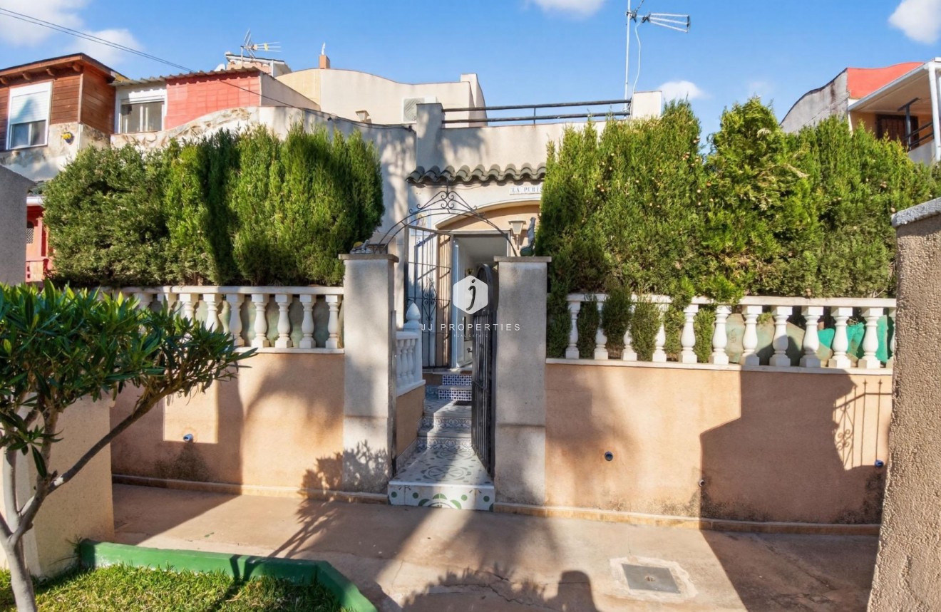 Wynajem długoterminowy - Dupleks -
Torrevieja - Lago jardin