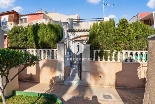 Wynajem długoterminowy - Dupleks -
Torrevieja - Lago jardin