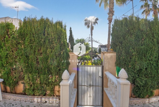Wynajem długoterminowy - Dupleks -
Torrevieja - Lago jardin