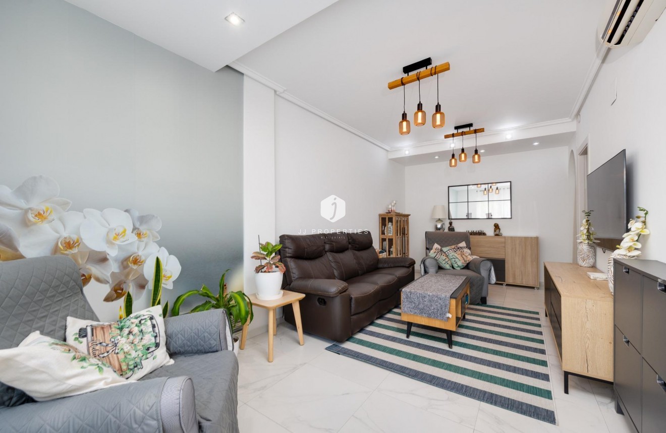 Tweedehands - Chalet -
Torrevieja - aguas nuevas