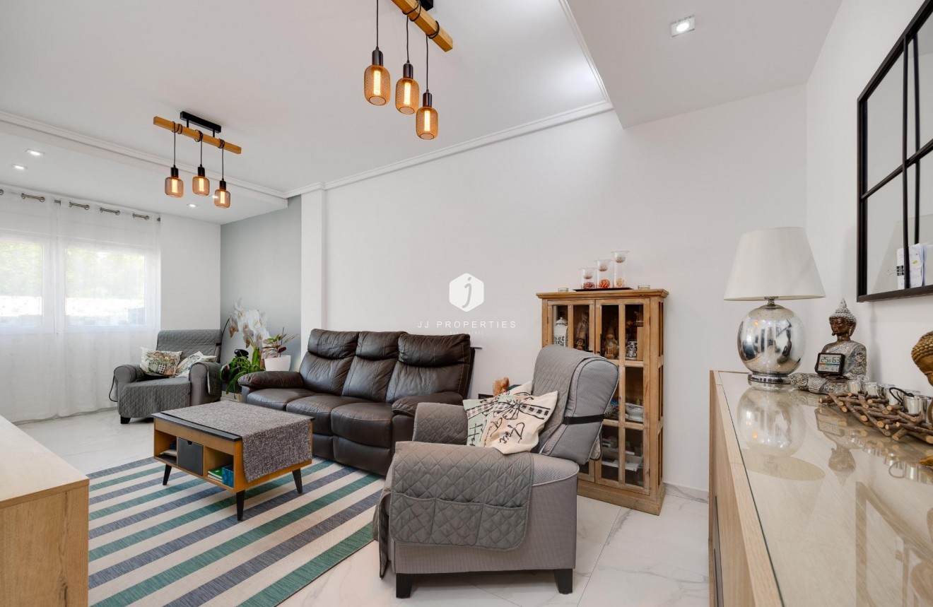Tweedehands - Chalet -
Torrevieja - aguas nuevas