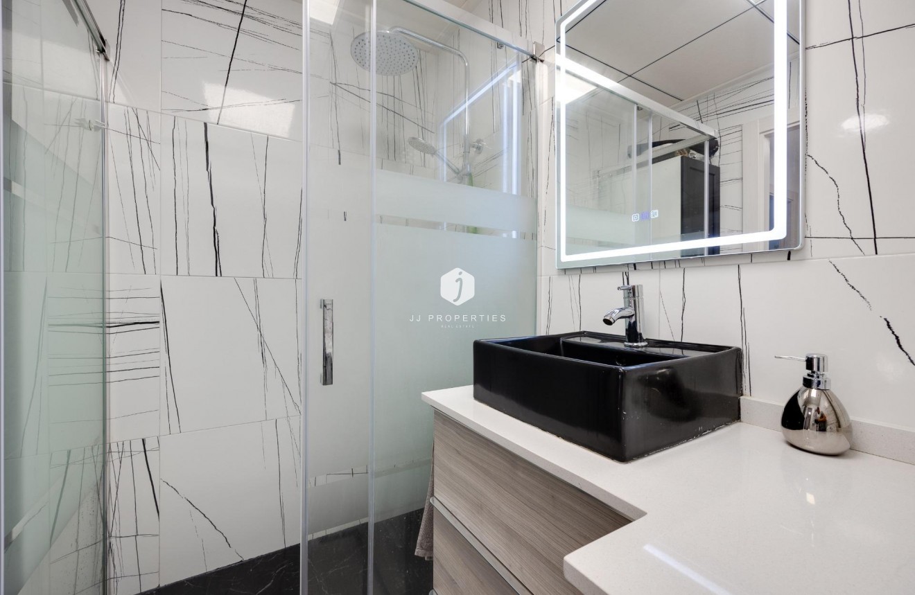 Tweedehands - Chalet -
Torrevieja - aguas nuevas