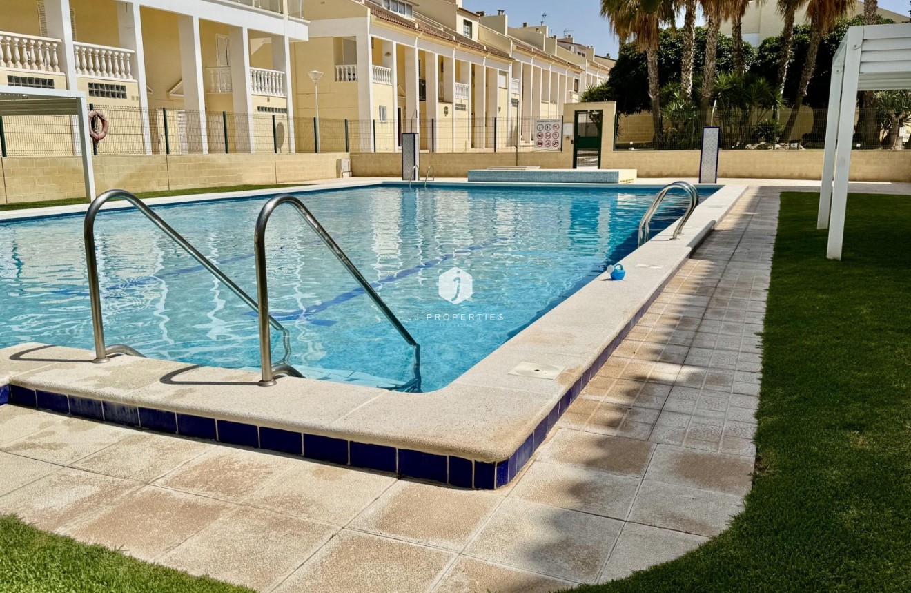 Tweedehands - Appartement / flat -
Torrevieja - Torreblanca