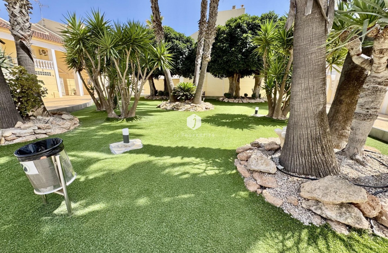 Tweedehands - Appartement / flat -
Torrevieja - Torreblanca