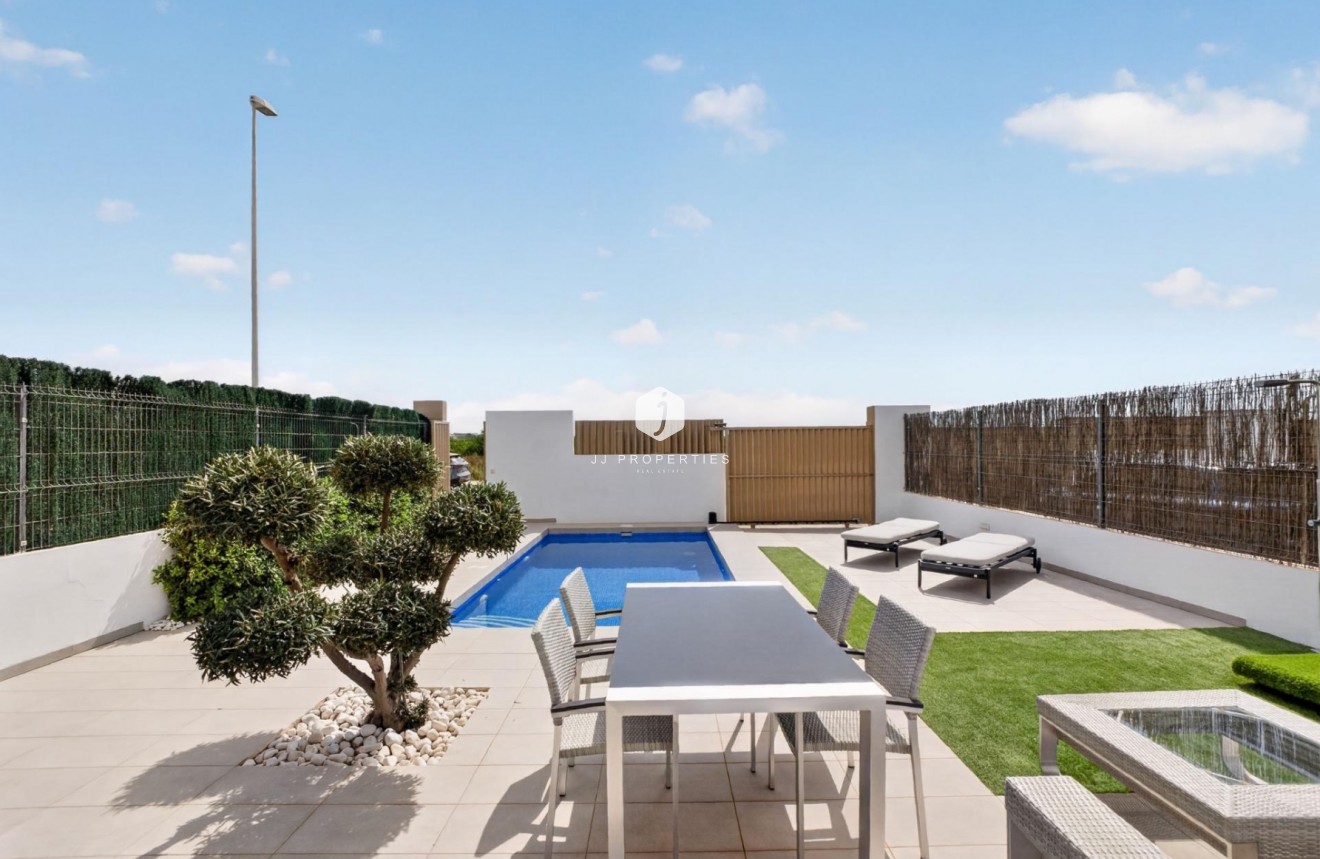 Tweedehands - Chalet -
El Raso - Guardamar del Segura