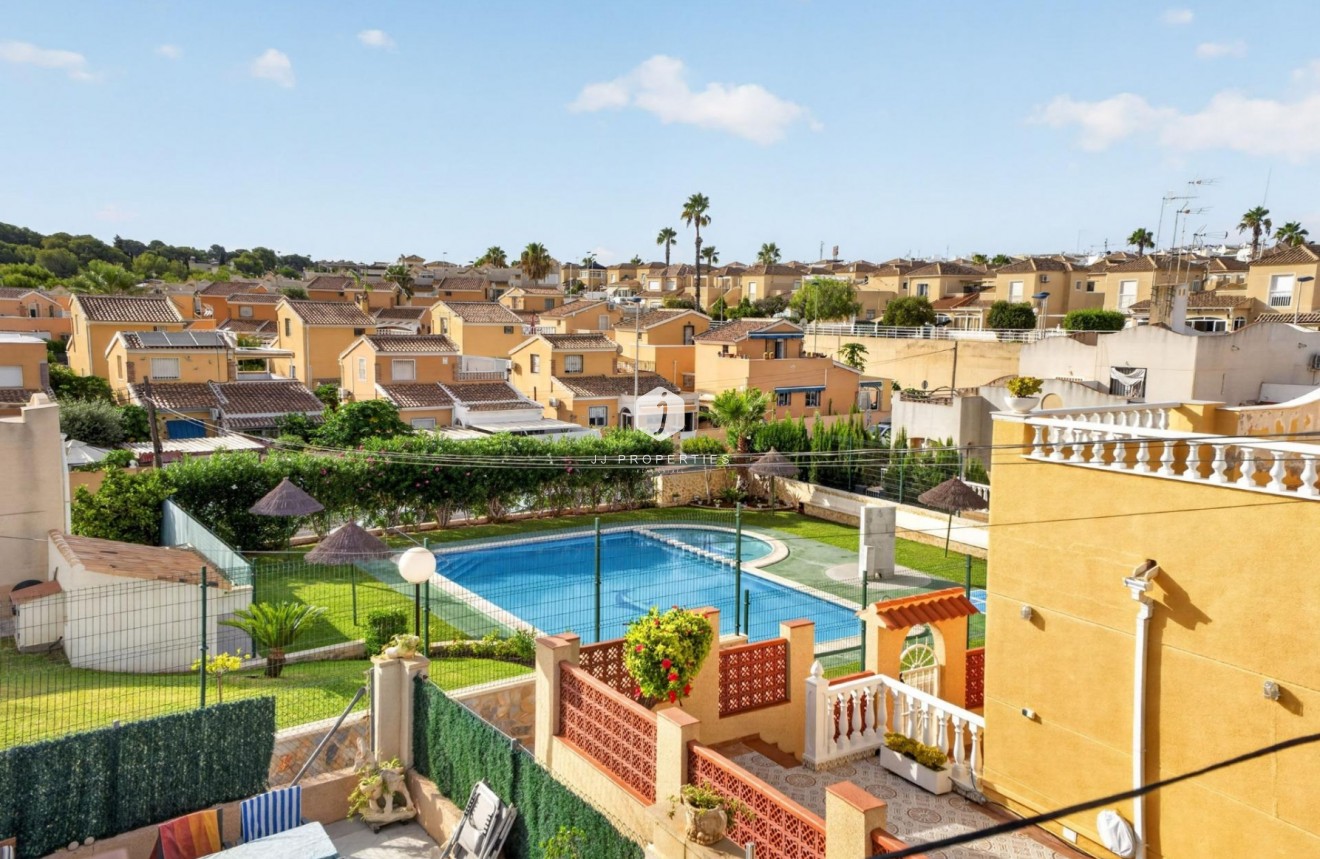 Resale - Townhouse -
Torrevieja - Lago jardin