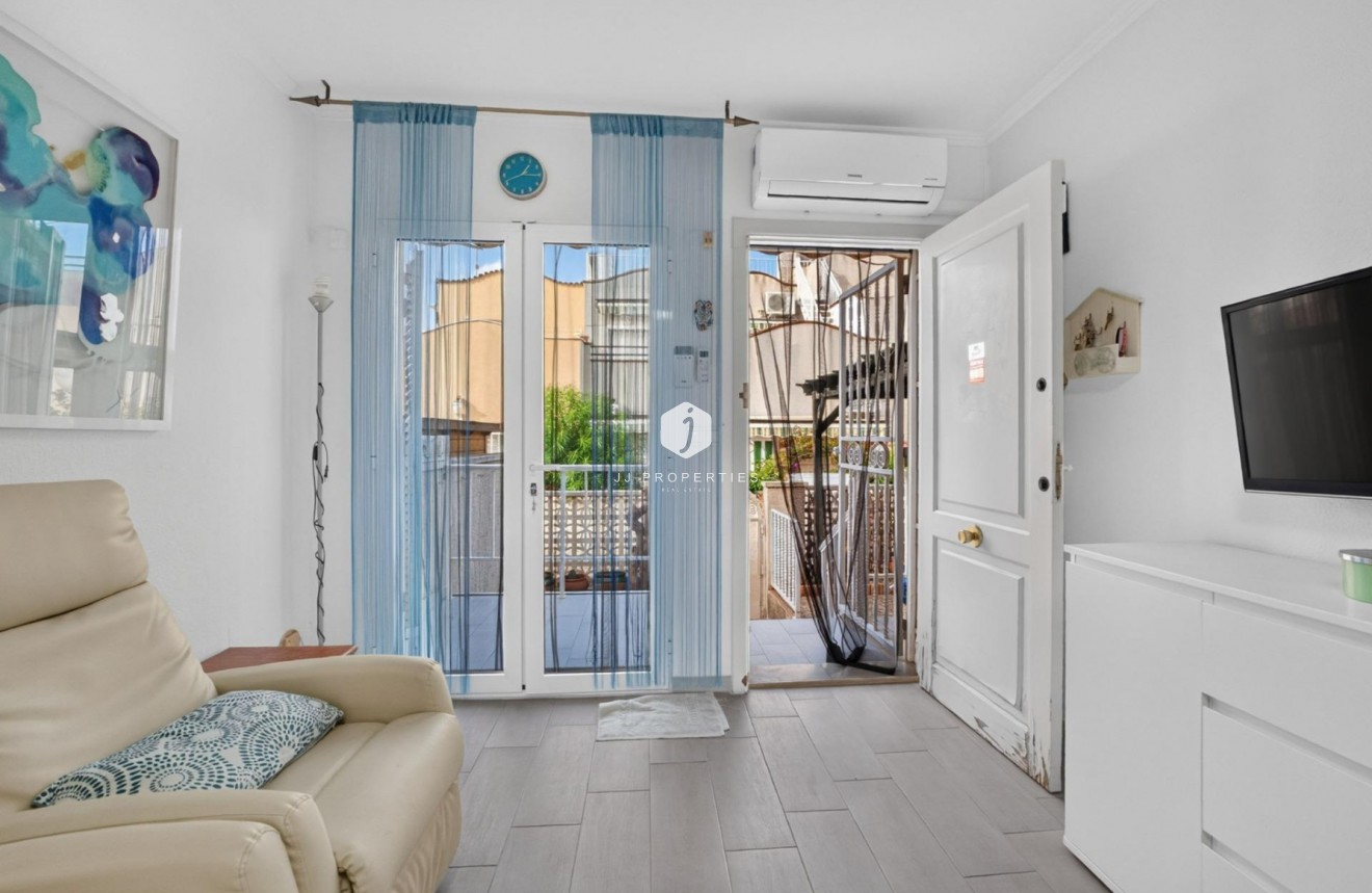 Resale - Townhouse -
Torrevieja - Lago jardin