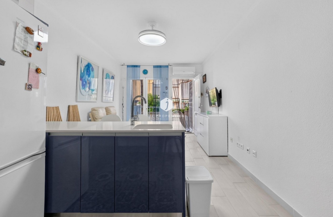 Resale - Townhouse -
Torrevieja - Lago jardin