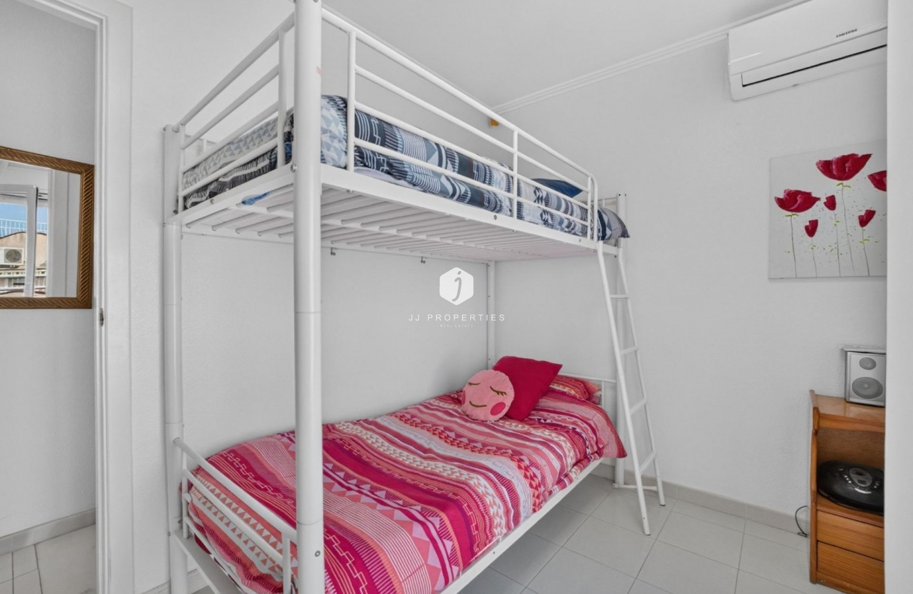 Resale - Townhouse -
Torrevieja - Lago jardin