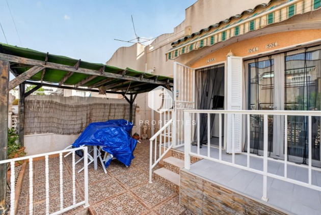 Resale - Townhouse -
Torrevieja - Lago jardin