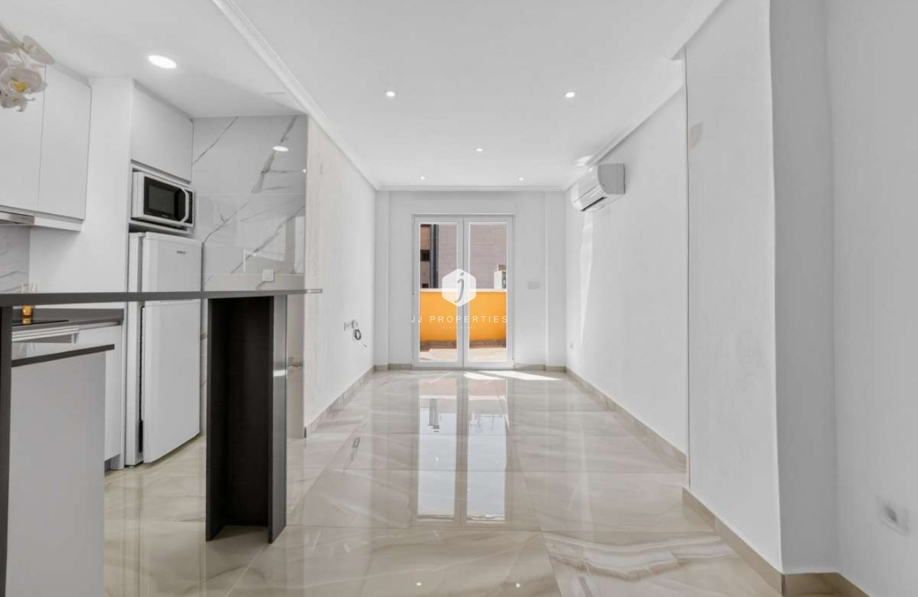 Tweedehands - Appartement / flat -
Torrevieja - Costa Blanca