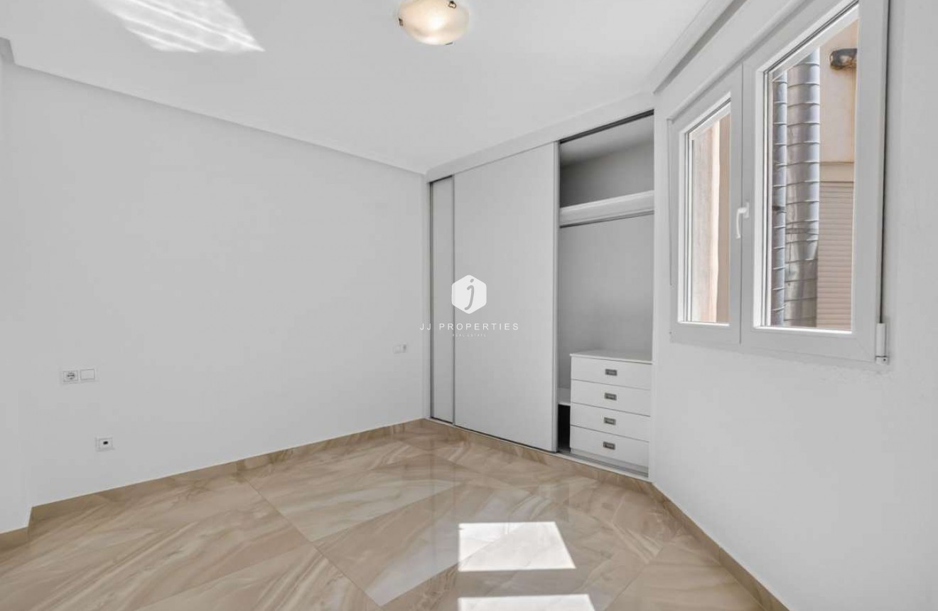 Tweedehands - Appartement / flat -
Torrevieja - Costa Blanca