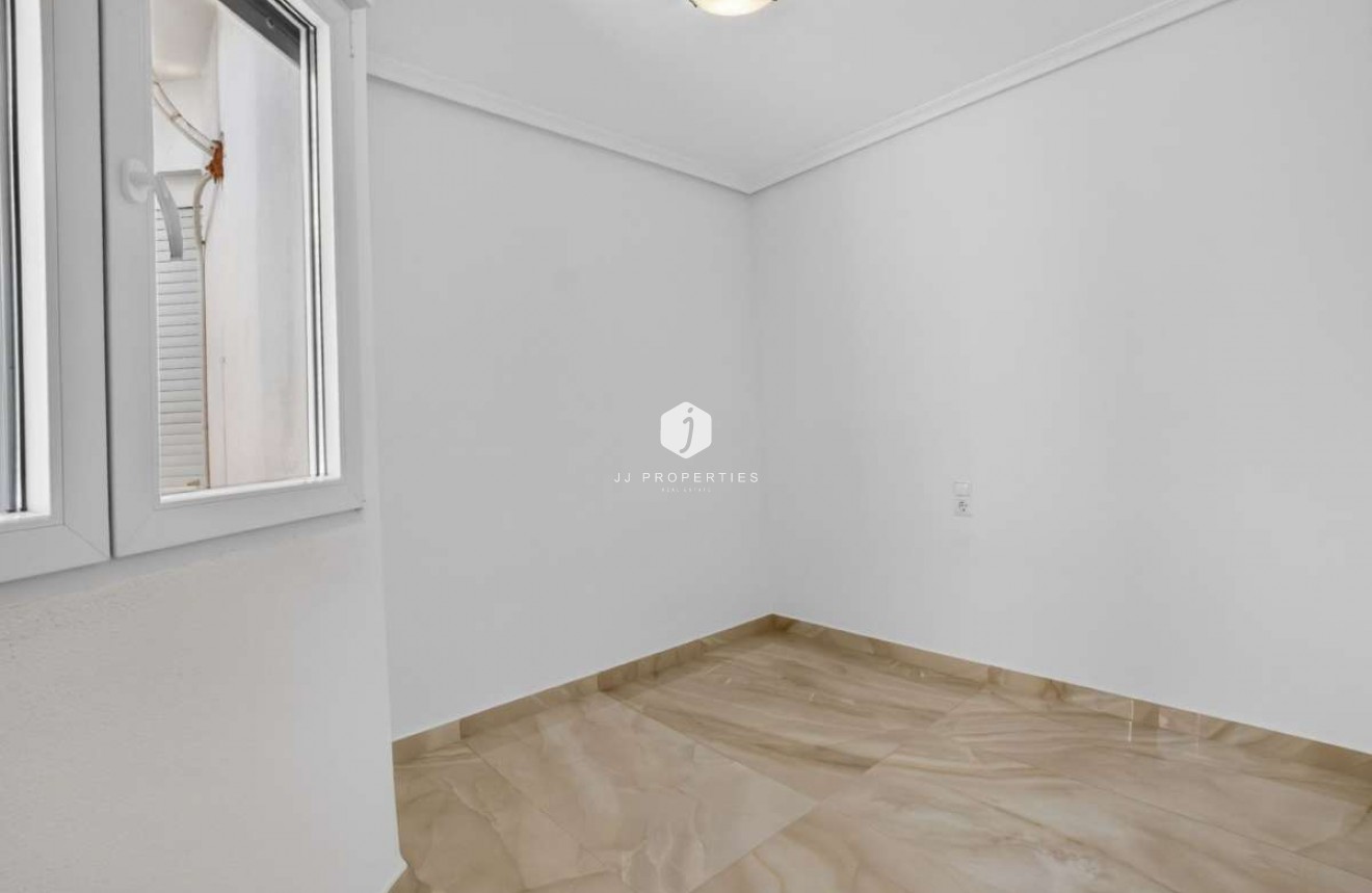 Tweedehands - Appartement / flat -
Torrevieja - Costa Blanca