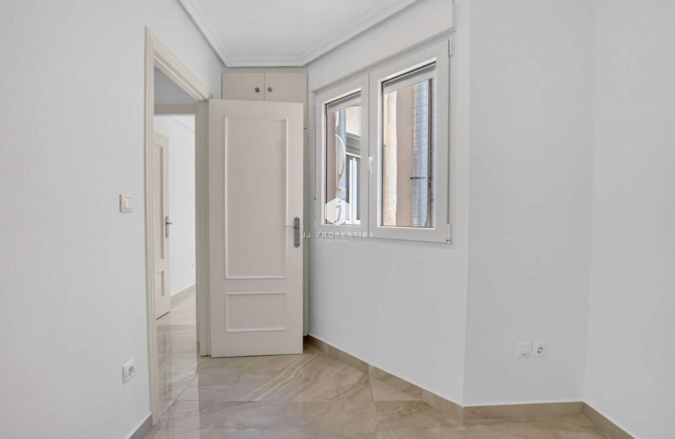 Tweedehands - Appartement / flat -
Torrevieja - Costa Blanca