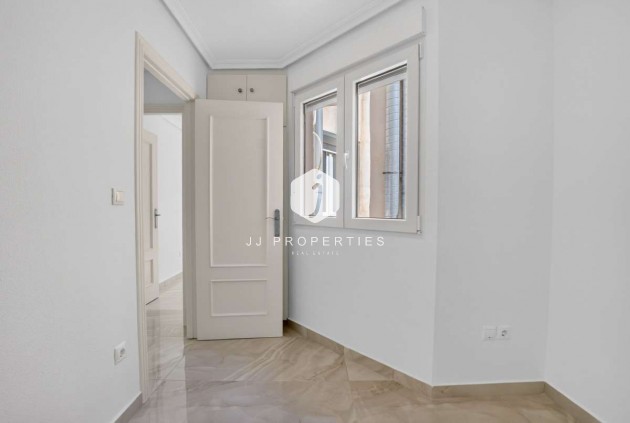 Tweedehands - Appartement / flat -
Torrevieja - Costa Blanca