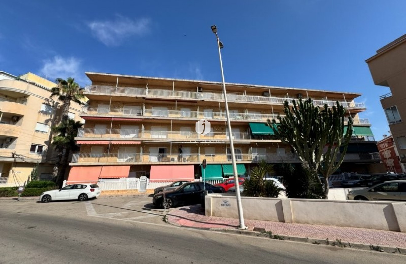 Resale - Apartment / flat -
La Mata - Costa Blanca