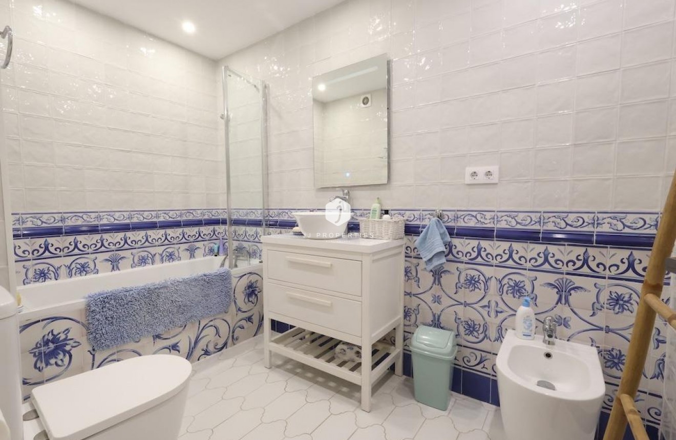 D'occasion - Appartement -
Torrevieja - Costa Blanca
