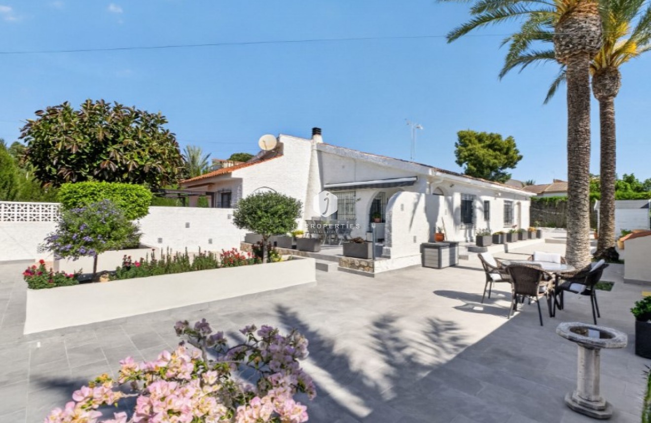 Resale - Villa -
Torrevieja - Costa Blanca