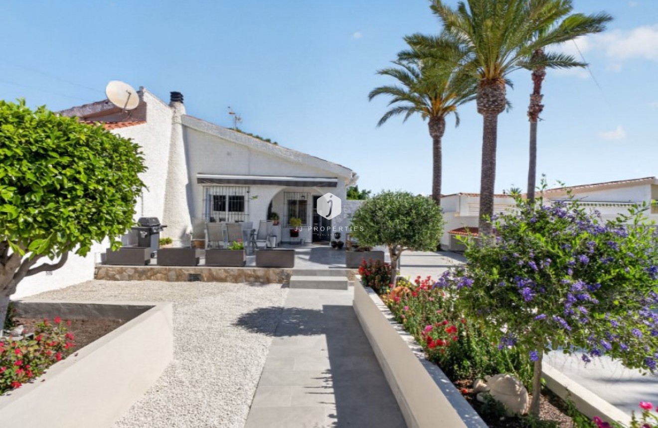 Resale - Villa -
Torrevieja - Costa Blanca