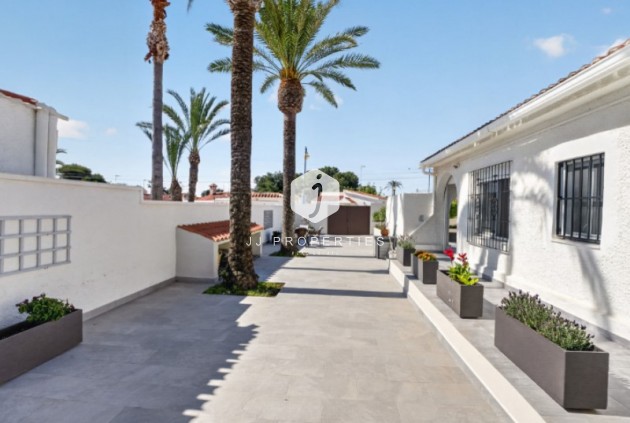 Resale - Villa -
Torrevieja - Costa Blanca