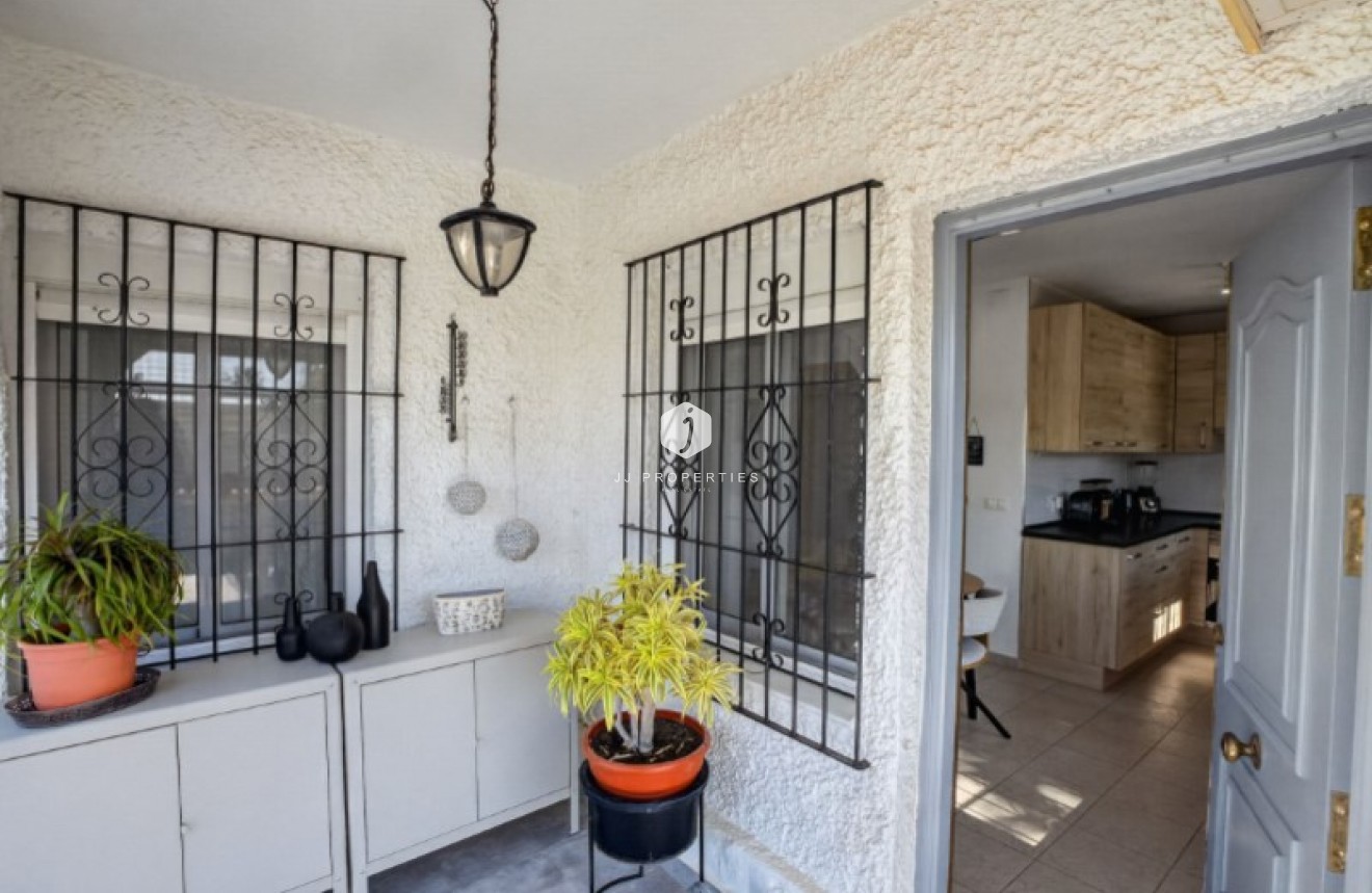 Resale - Villa -
Torrevieja - Costa Blanca