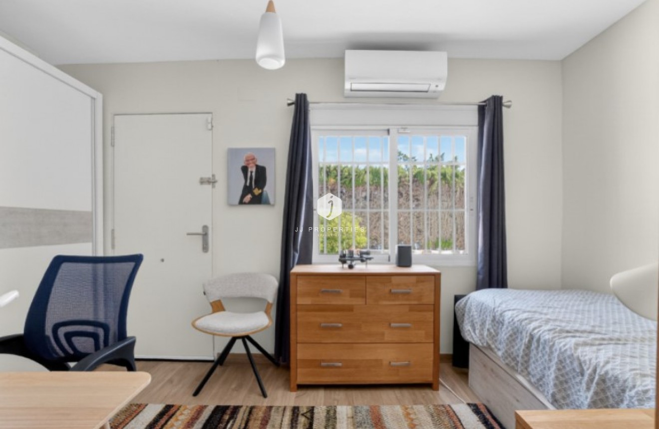 Resale - Villa -
Torrevieja - Costa Blanca