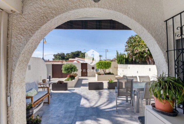 Resale - Villa -
Torrevieja - Costa Blanca