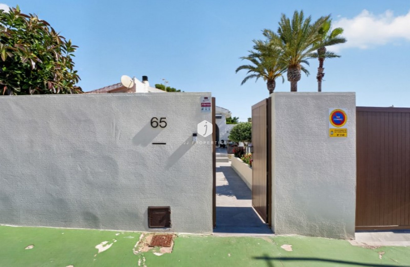 Resale - Villa -
Torrevieja - Costa Blanca