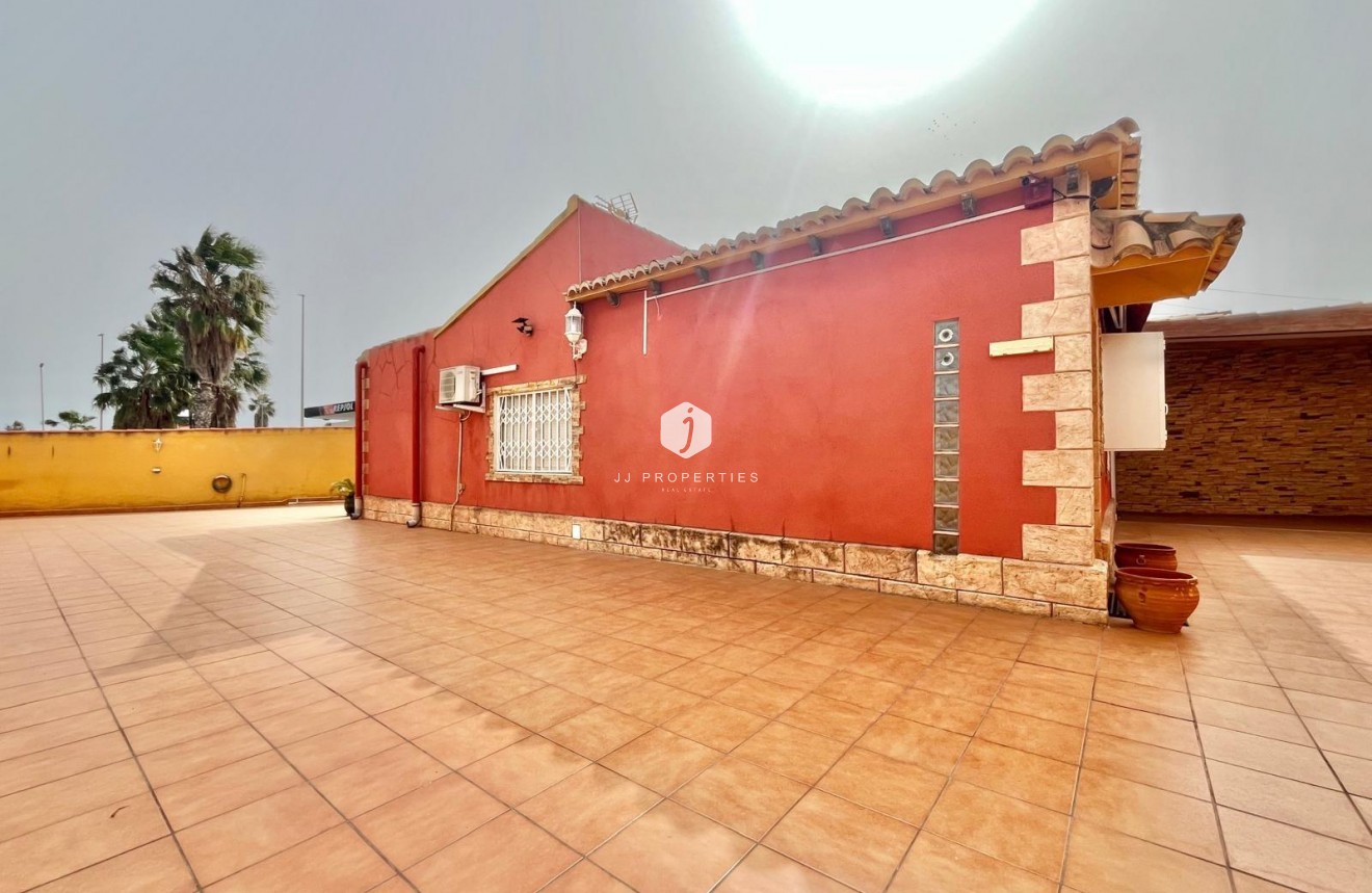 Segunda mano - Villa -
Torrevieja - Los Balcones - Los Altos del Edén