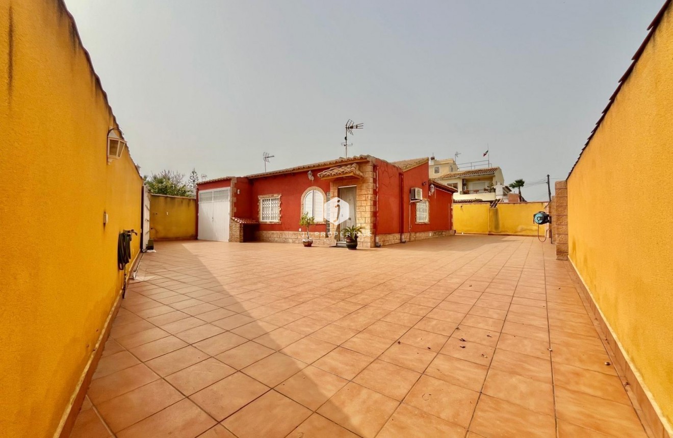 Segunda mano - Villa -
Torrevieja - Los Balcones - Los Altos del Edén