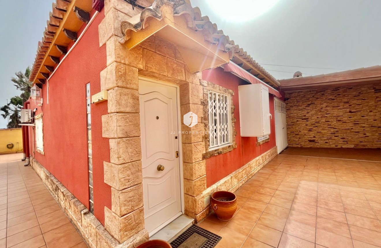 Segunda mano - Villa -
Torrevieja - Los Balcones - Los Altos del Edén