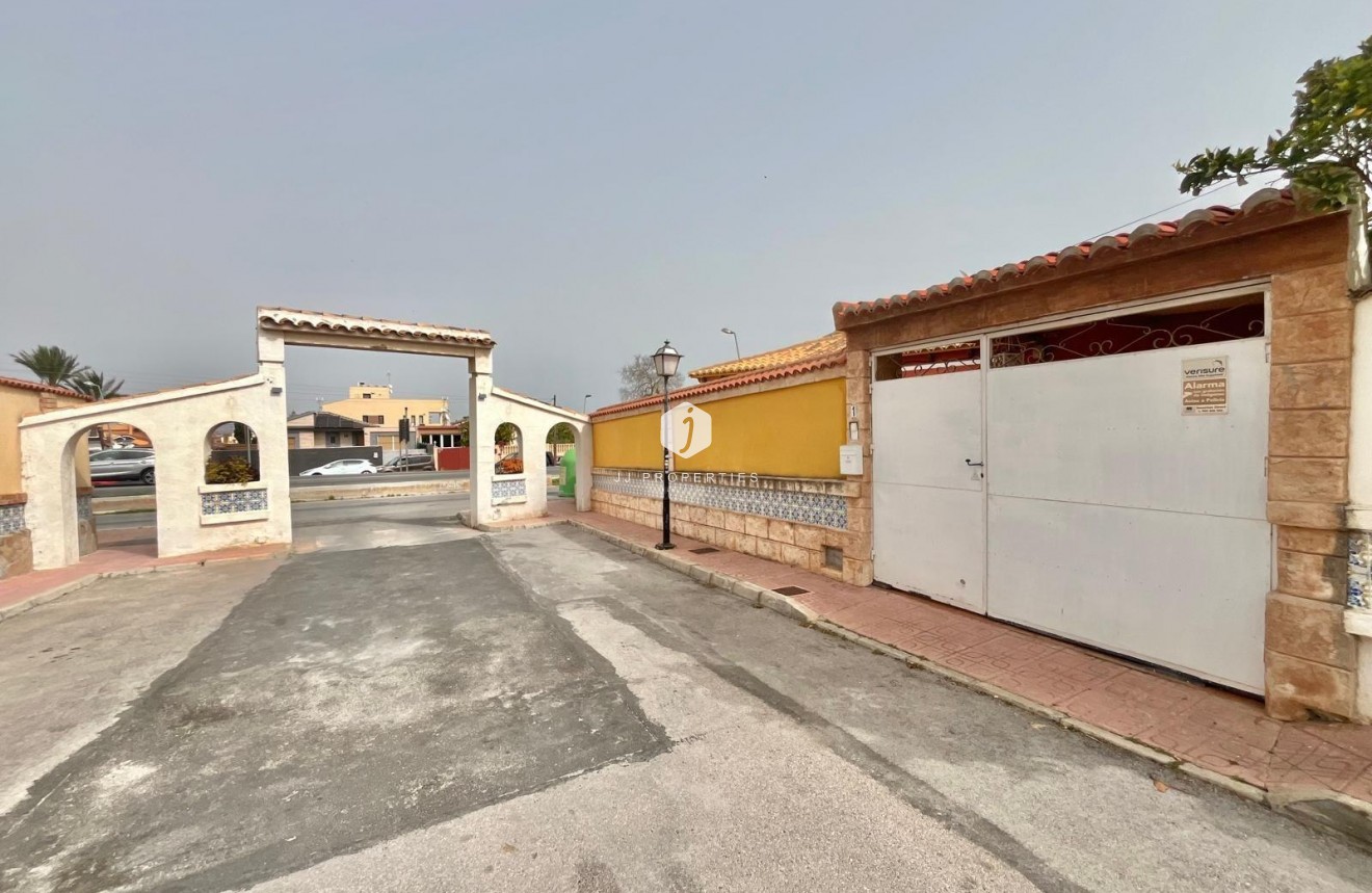 Segunda mano - Villa -
Torrevieja - Los Balcones - Los Altos del Edén