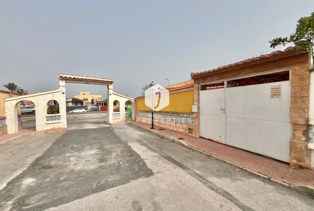 Segunda mano - Villa -
Torrevieja - Los Balcones - Los Altos del Edén