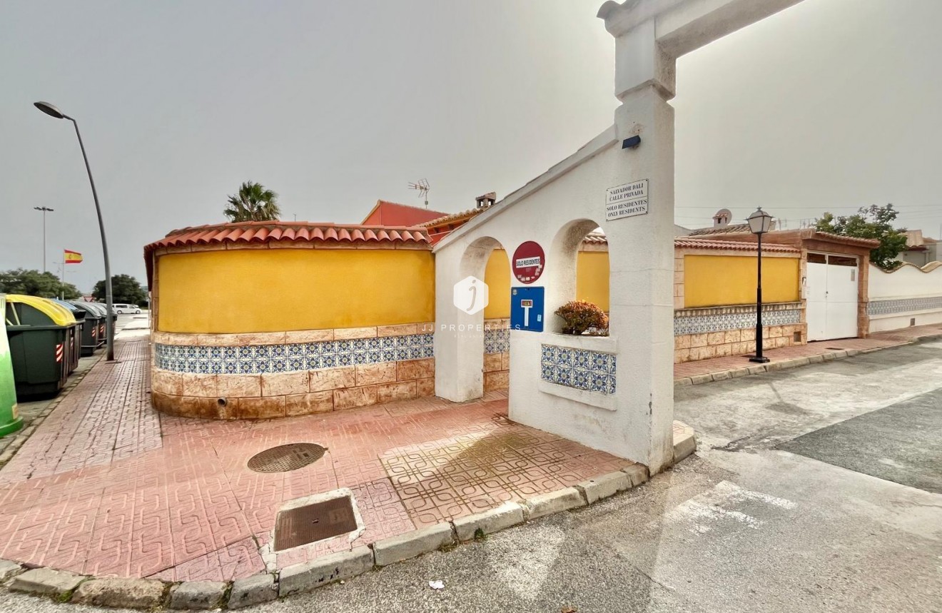 Segunda mano - Villa -
Torrevieja - Los Balcones - Los Altos del Edén