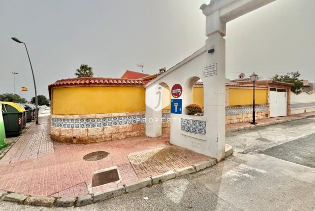 Segunda mano - Villa -
Torrevieja - Los Balcones - Los Altos del Edén