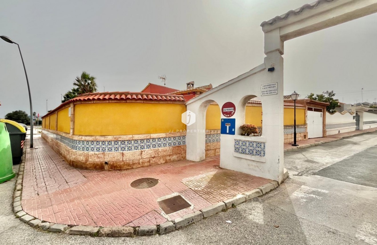 Segunda mano - Villa -
Torrevieja - Los Balcones - Los Altos del Edén